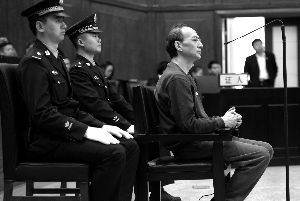 昨天，北京市二中院公開審理了劉軍誼受賄案，現(xiàn)場有上百人參加旁聽。首席攝影記者 吳寧/攝