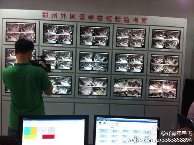 在鄭州外國語中學監(jiān)控室，映象網(wǎng)記者看到，各考點秩序井然。