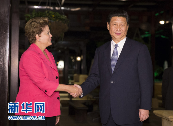 3月27日，國家主席習(xí)近平在南非德班會見巴西總統(tǒng)羅塞夫。新華社記者 蘭紅光 攝