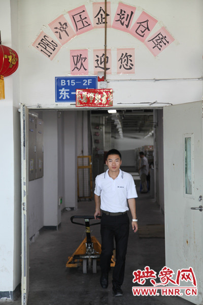 深入生產(chǎn)一線，真實(shí)體驗(yàn)工友的生產(chǎn)環(huán)境