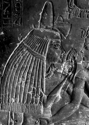 墓中壁畫顯示，馬婭把年幼的圖坦卡蒙抱在膝上。