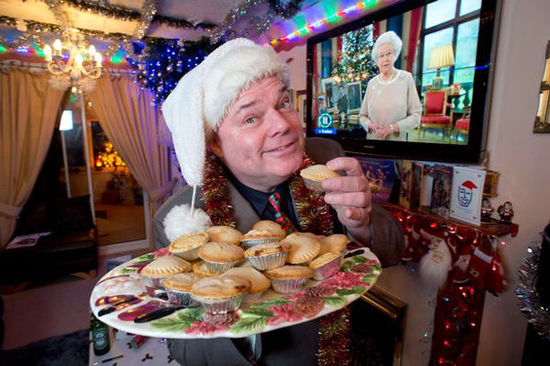 病態(tài)！英男子連續(xù)22年每日過圣誕耗資2千萬元