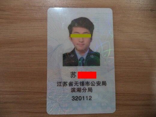 男子制作假經(jīng)查證在酒吧執(zhí)法。