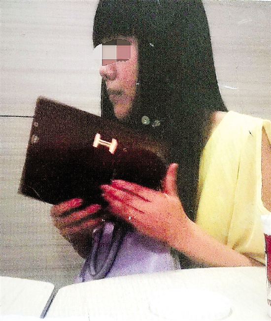 小王的女朋友小劉。