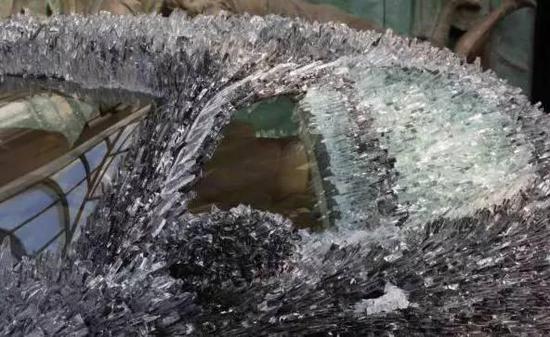 驚！車主用玻璃渣改裝瑪莎拉蒂