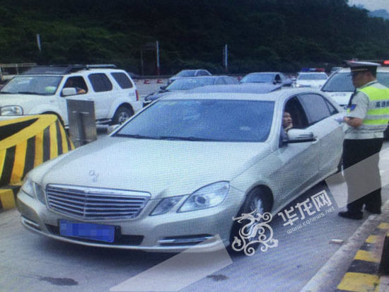 超速駕駛員被攔下。市交通執(zhí)法高速一支隊(duì)六大隊(duì)供圖