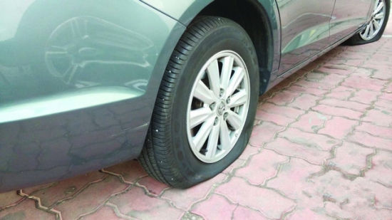 只為發(fā)泄不滿(mǎn)情緒 男子一年扎車(chē)胎30多起