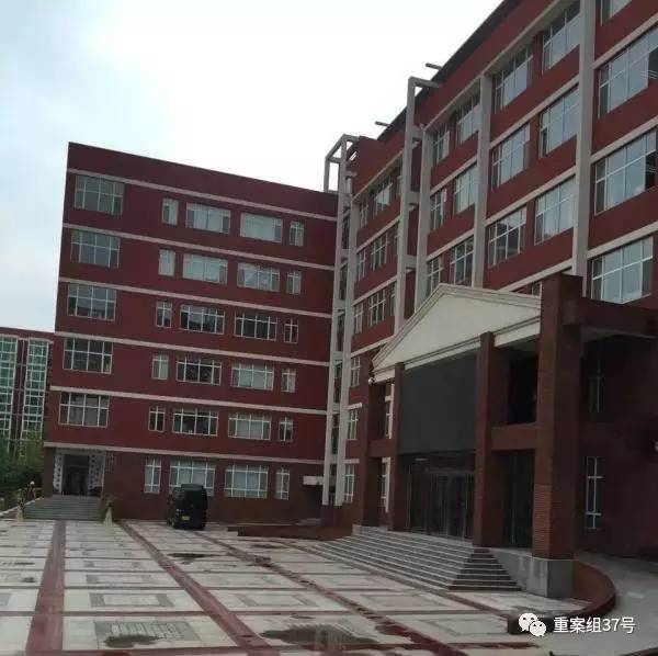 17歲高中男生教室里掐死女同學，被訴故意殺人和強奸