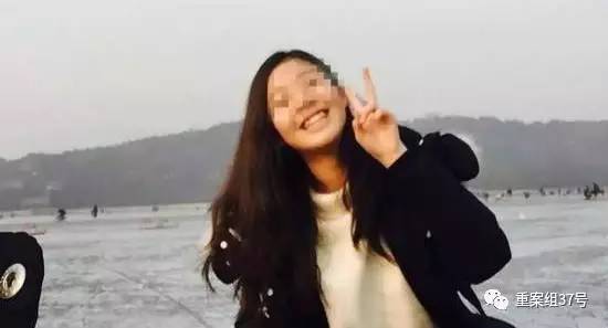 17歲高中男生教室里掐死女同學，被訴故意殺人和強奸