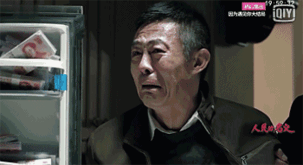 查案人員搜出的2.3億現金，從銀行運來十二臺點鈔機，竟然燒壞了六臺。