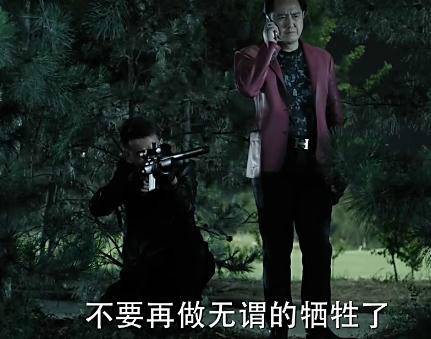 《人民的名義》原著小說(shuō)有這么一段：趙瑞龍要找殺手殺了侯亮平，結(jié)果趙瑞龍的三姐發(fā)話(huà)：侯亮平要是死了趙瑞龍也要死!這就說(shuō)明了大boss趙立春沒(méi)把握在侯死后的各方反應(yīng)中護(hù)住兒子趙瑞龍，因此，這就告訴了讀者，侯亮平的背景絕對(duì)不比趙立春差!