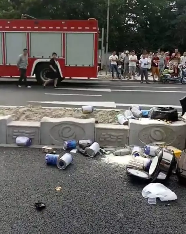 不值！小車四腳朝天司機身亡 死者只為偷幾罐奶粉