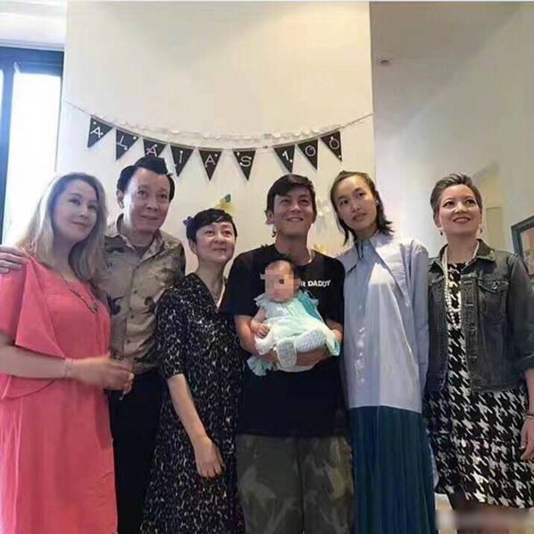 陳冠希女兒首曝光 陳冠希女友是誰？秦舒培個(gè)人資料照片家庭背景