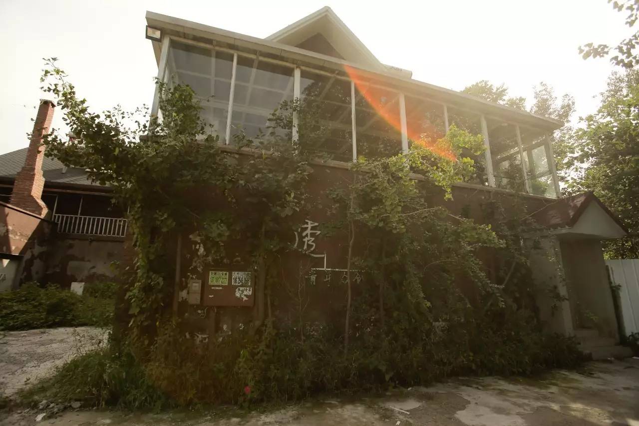 ▲失戀博物館位于北京市通州區(qū)宋莊鎮(zhèn)的一個重創(chuàng)空間內(nèi)，這里是一個藝術(shù)家集聚區(qū)。