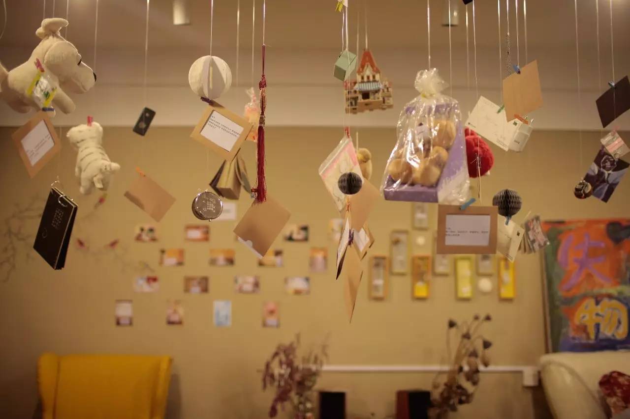 ▲失戀博物館里展示的失戀物品。