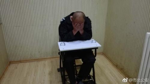  打人男子。圖片來(lái)源：青島市公安局市北分局官方微博