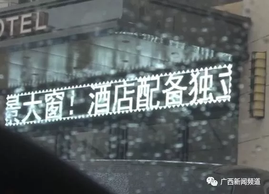 于是，民警將這一情況匯報給指揮中心，請求120醫(yī)護(hù)人員到達(dá)現(xiàn)場急救。