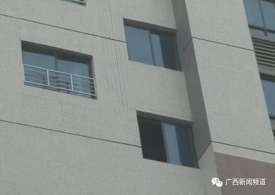 12日上午，經(jīng)過醫(yī)院治療后，女子華某已經(jīng)清醒，并能開口說話。華某對民警說：