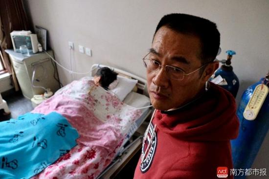 王煥凱說，要通過堅(jiān)持刑事訴訟，換張津華和社會(huì)一個(gè)公道。（羅逸爵 攝）