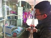 罕見！女子早產(chǎn)4胞胎全是女孩 最輕的僅0.7公斤