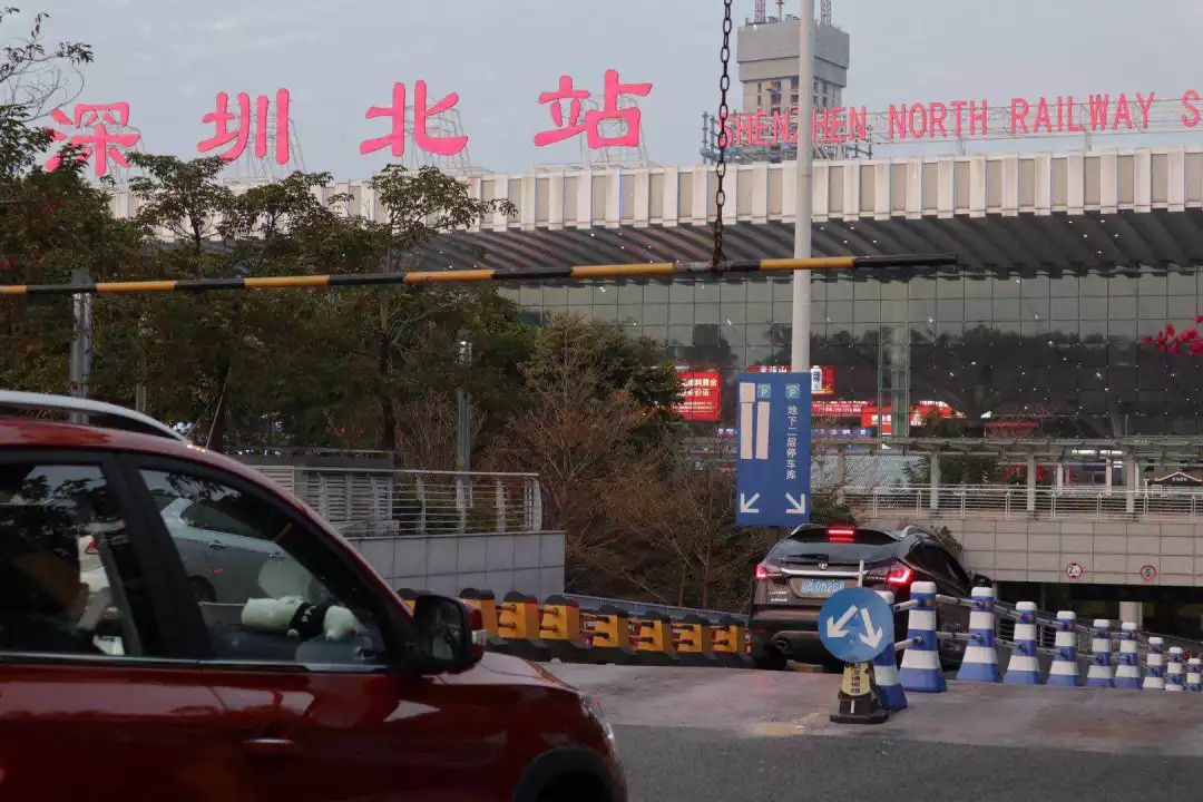 沒(méi)最貴有更貴!男子過(guò)年車停高鐵站10天被收1328元