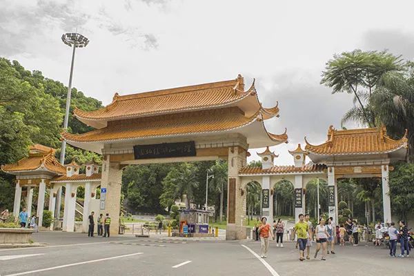 沒(méi)最貴有更貴!男子過(guò)年車停高鐵站10天被收1328元