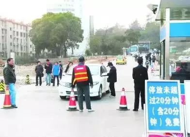 沒(méi)最貴有更貴!男子過(guò)年車停高鐵站10天被收1328元