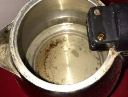 太惡心！女游客竟用酒店燒水壺煮自己的臟內(nèi)褲