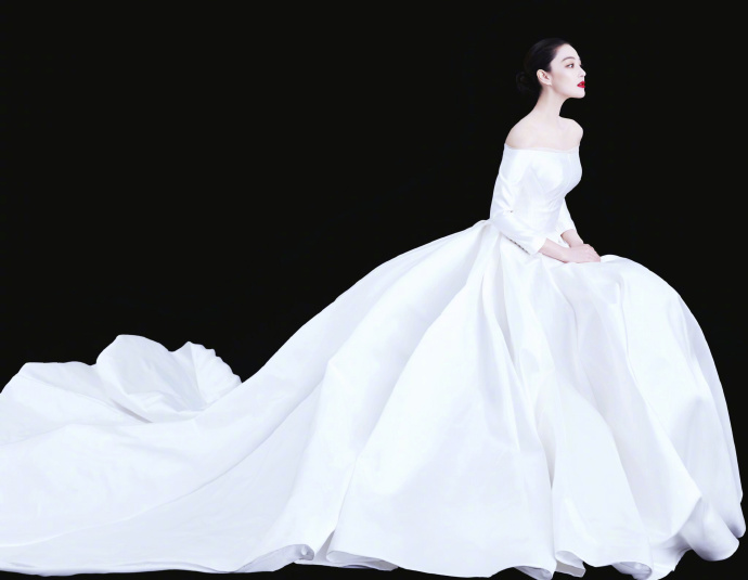 張馨予的婚紗成了淘寶爆款，知道價(jià)格后讓人大跌眼鏡！