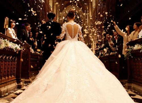 張馨予的婚紗成了淘寶爆款，知道價(jià)格后讓人大跌眼鏡！