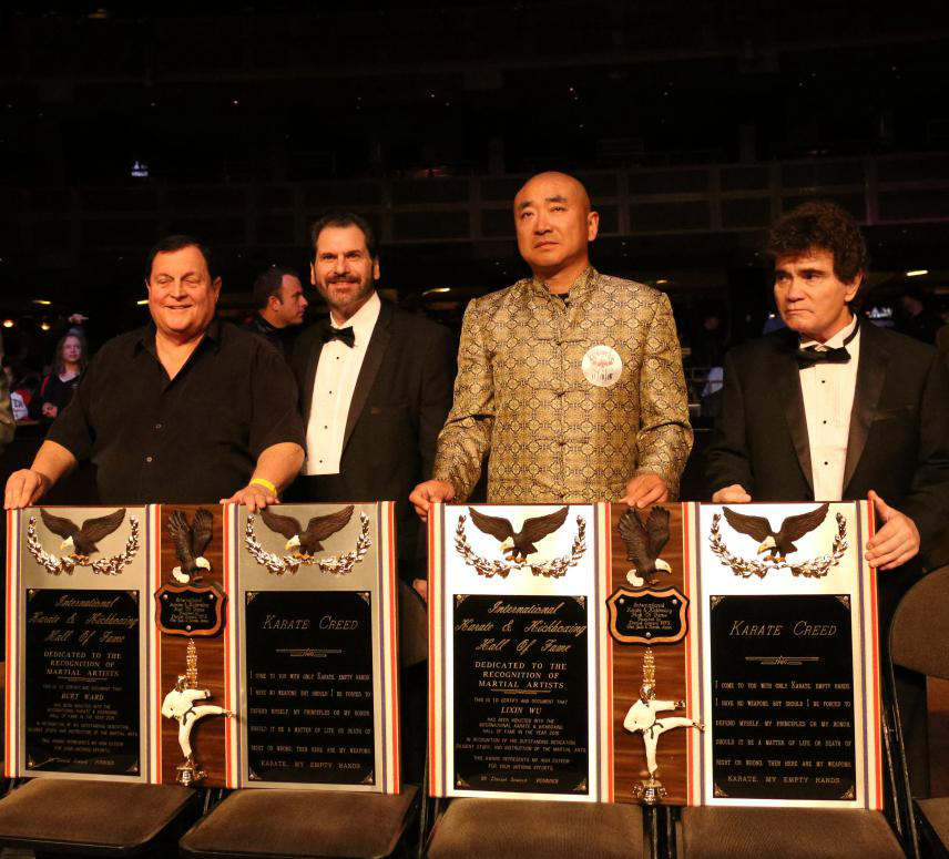 吳立新被全美空手道及自由搏擊總會授予“杰出貢獻(xiàn)獎”并入選“名人堂”