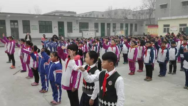 關(guān)愛留守兒童送溫暖，帶去我們冬日的關(guān)愛