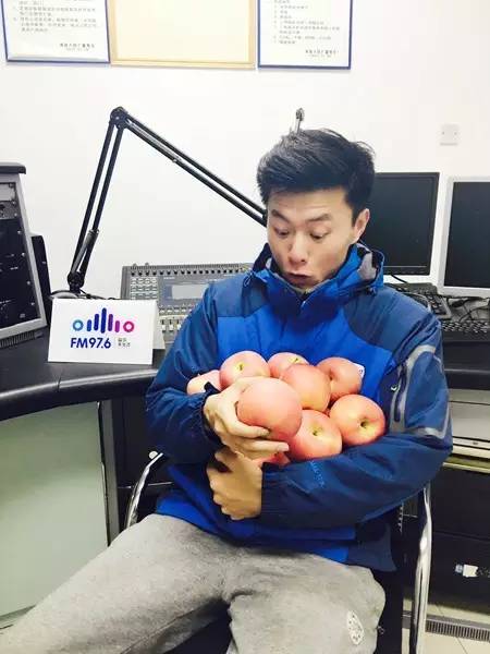 乖乖類！你們真的想用蘋(píng)果收買(mǎi)我