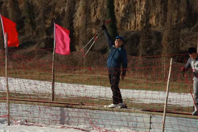 這幾個帥氣的姿勢，真的像專業(yè)級選手了呢