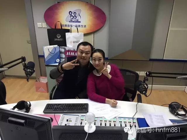 DJ子恒和小糖首先給我們送上祝?？?！