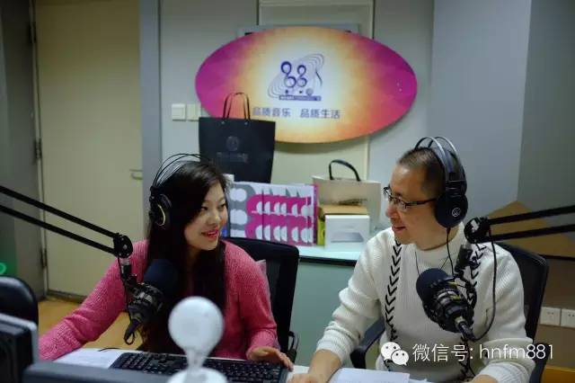 新聞先生凱文和新聞小姐李江也陪伴大家一同跨年！