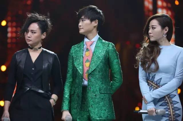 李宇春、周筆暢、張靚穎湖南臺(tái)跨年晚會(huì)同框