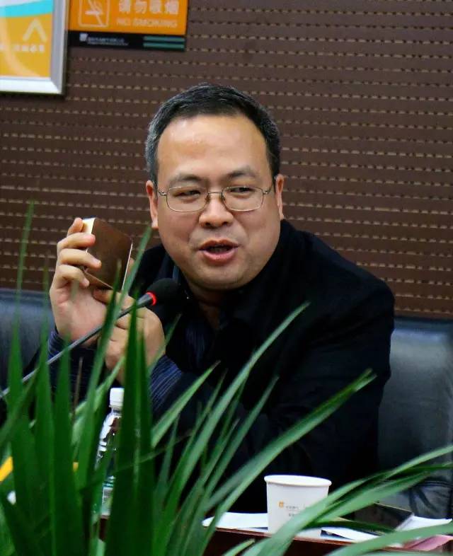 看看上面這位，就是我們1066最紅的男人——付總。