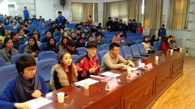 是不是很想讓Seven為你舉牌？