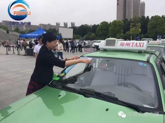 省文明辦專職副主任張曼如，對愛心助考活動的舉辦給予高度評價。