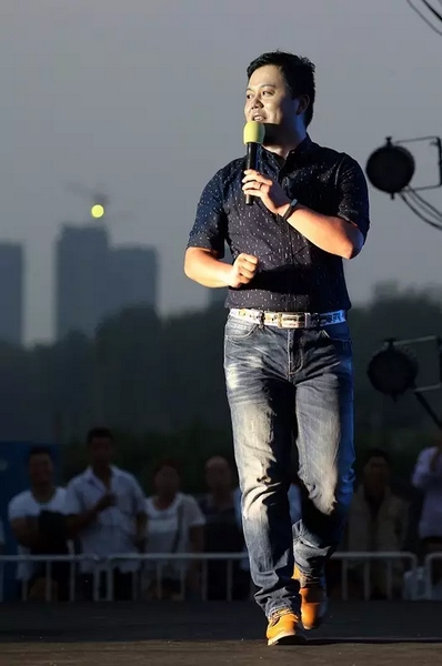 莫非此刻是在向前走還是向后移？