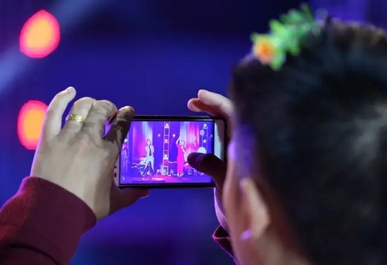 夢(mèng)茹、怡璐《路燈下的小姑娘》