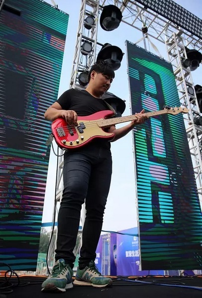 辛苦樂(lè)隊(duì)老師，你們跟我們一起，共同見(jiàn)證了時(shí)光音樂(lè)節(jié)是如何一步步成長(zhǎng)至今的。