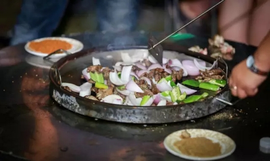 所有菜肉都取自農(nóng)場純天然的食材，吃的又美味又放心！