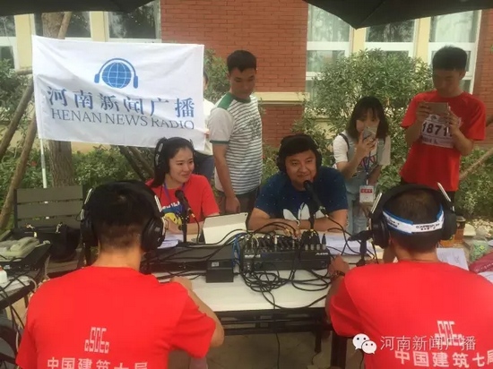 直播間被圍觀群眾包圍啦，是不是沒有看過我們的直播？