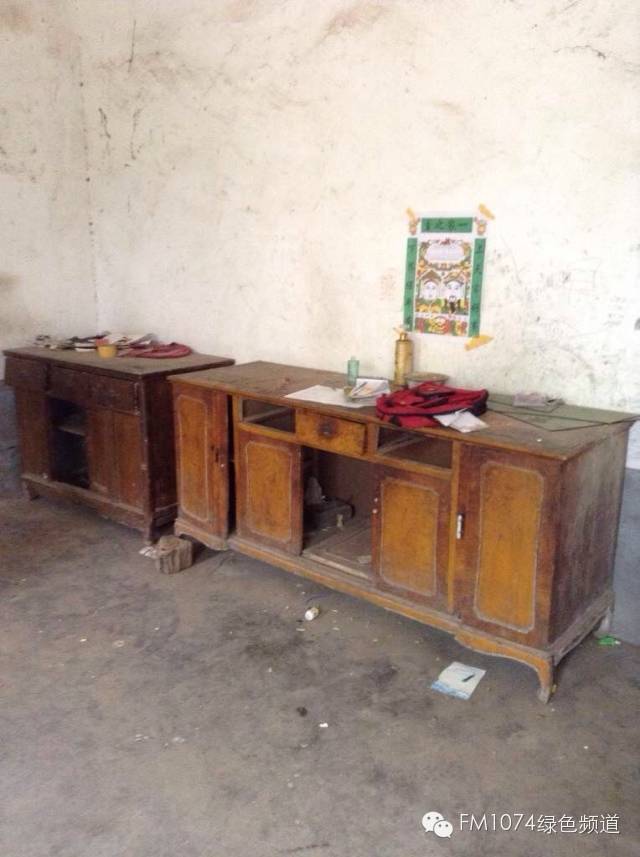 走訪另一個貧困家庭，進去之后才知道什么是真正的一貧如洗、家徒四壁。