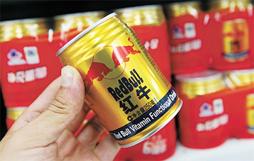 紅牛腹背受敵？