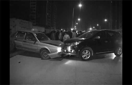 越野車(chē)逼停出租車(chē)