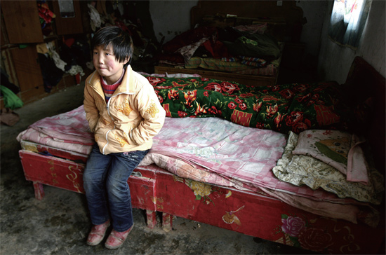 胡天格的家除了床鋪，再也看不到其他物件