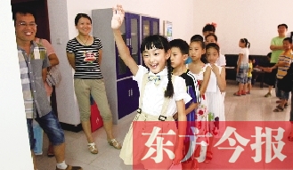 成長訓(xùn)練營面試在東方今報(bào)發(fā)行中心舉行。圖為面試現(xiàn)場